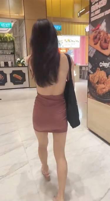 女生穿衣服视频