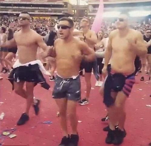 肌肉男跳舞的视频,动感十足！